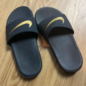 Nike 2Y slides - barely worn